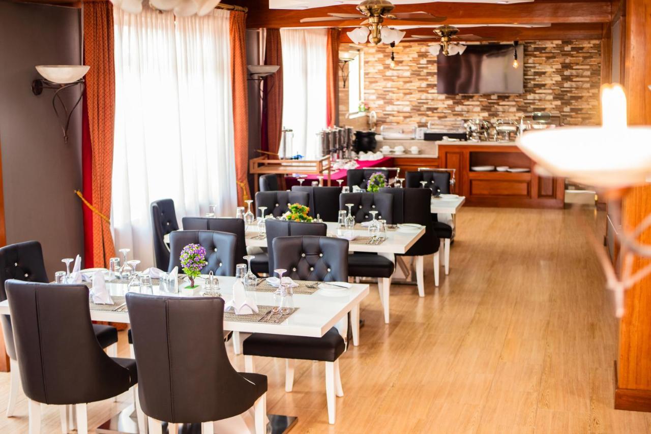 Leyshof Hotel Мванза Екстериор снимка