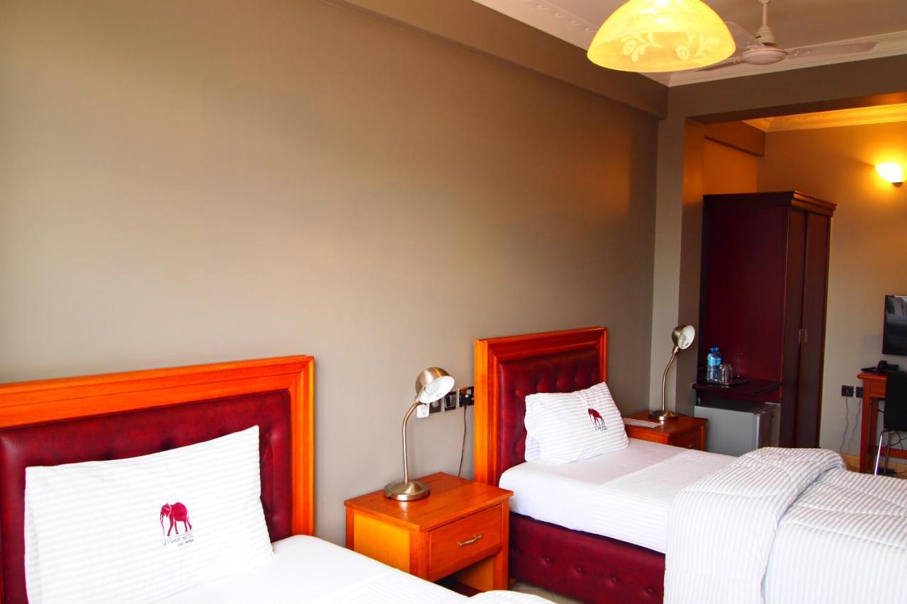 Leyshof Hotel Мванза Екстериор снимка