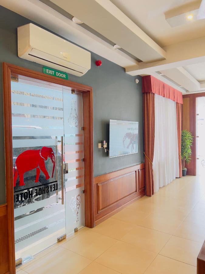 Leyshof Hotel Мванза Екстериор снимка