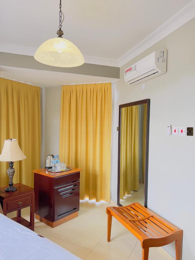 Leyshof Hotel Мванза Екстериор снимка