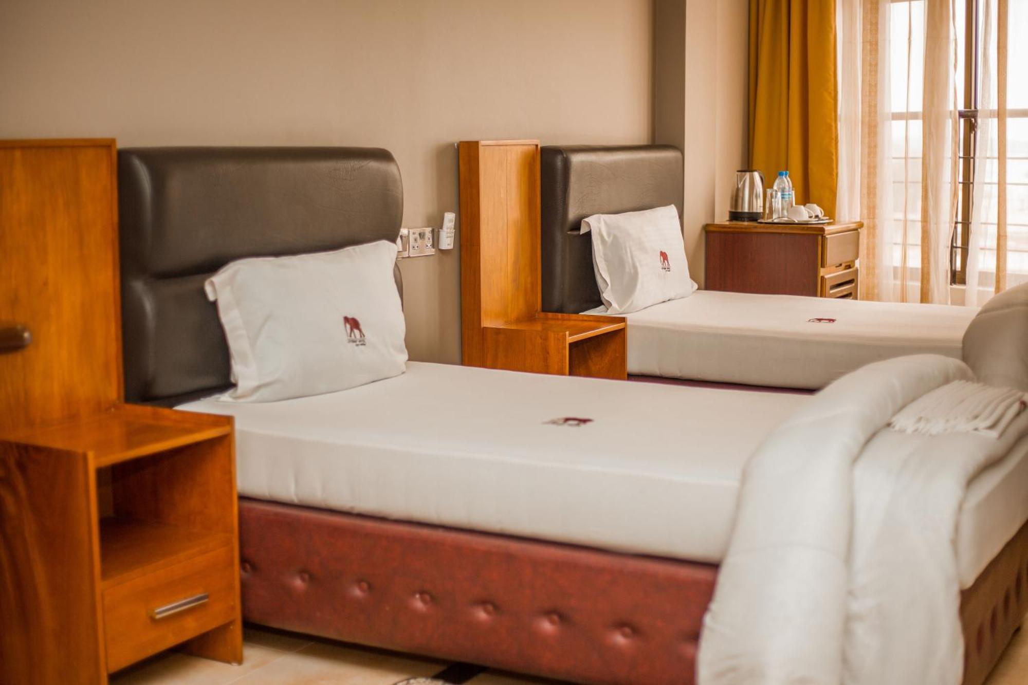 Leyshof Hotel Мванза Екстериор снимка